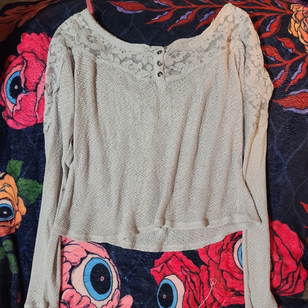 Abercrombie and Fitch lace shoulder crop